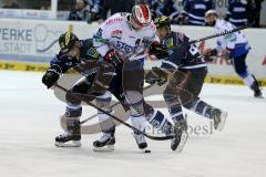 DEL - ERC Ingolstadt - Schwenninger Wild Wings - John Laliberte (#15 ERC Ingolstadt) - Ryan Caldwell #5 Schwenningen -  Foto: Jürgen Meyer