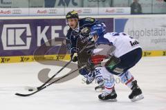 DEL - Eishockey - ERC Ingolstadt - Adler Mannheim - links Derek Hahn (ERC 43)