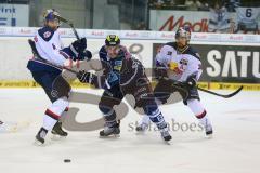 DEL - Eishockey - ERC Ingolstadt - EHC München - mitte Jean-Francois Boucher (84) linkd Daryl Boyle (Nr.6 München) und rechts Yannic Seidenberg (Nr.36, München)