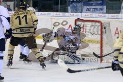 DEL - ERC Ingolstadt - Hamburg Freezers - Ausgelich Tor der Puck ist drinnen, Goalie Sebastien Caron (HF - 35), Tor durch John Laliberte (15) Jubel