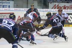 DEL - Eishockey - Playoff - Spiel 5 - ERC Ingolstadt - Iserlohn Roosters - Petr Taticek (ERC 17) Kampf um den Puck