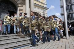 Rathausplatz Ingolstadt - ERC Ingolstadt - Vizemeisterschaftsfeier 2015 - Die Mannschaft geht ins Alte Rathaus