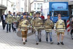 Rathausplatz Ingolstadt - ERC Ingolstadt - Vizemeisterschaftsfeier 2015 - Die Mannschaft kommt