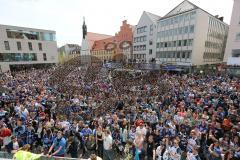 Rathausplatz Ingolstadt - ERC Ingolstadt - Vizemeisterschaftsfeier 2015 - 3000 Fans auf dem Rathausplatz