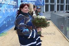 Rathausplatz Ingolstadt - ERC Ingolstadt - Vizemeisterschaftsfeier 2015 - Fan Beauftragte Petra Vogl