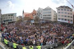 Rathausplatz Ingolstadt - ERC Ingolstadt - Vizemeisterschaftsfeier 2015 - 3000 Fans auf dem Rathausplatz