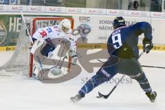 DEL - Eishockey - ERC Ingolstadt - Adler Mannheim - Saison 2015/2016 - Brandon Buck (#9 ERC Ingolstadt) mit dem 1:0 Führungstreffer - Emery Raymond Torwart(#30 Mannheim) - Foto: Meyer Jürgen