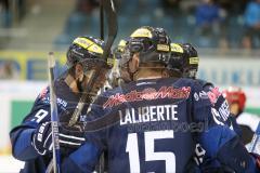 DEL - Eishockey - ERC Ingolstadt - Schwenninger Wild Wings - Saison 2015/2016 - Thomas Greilinger (#39 ERC Ingolstadt) mit dem 3:2 Führungstreffer - John Laliberte (#15 ERC Ingolstadt) - Petr Taticek (#17 ERC Ingolstadt) - Brandon Buck (#9 ERC Ingolstadt)