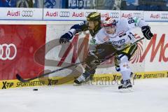 DEL - Eishockey - ERC Ingolstadt - Schwenninger Wild Wings - Saison 2015/2016 - Thomas Greilinger (#39 ERC Ingolstadt) - Jiri Hunkes (#84 Schwenningen) - Foto: Jürgen Meyer