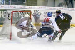 DEL - Eishockey - ERC Ingolstadt - Adler Mannheim - Saison 2015/2016 - Brandon Buck (#9 ERC Ingolstadt) mit dem 1:0 Führungstreffer - Emery Raymond Torwart(#30 Mannheim) - Buchwieser Martin (#16 Mannheim - Foto: Meyer Jürgen