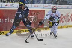 DEL - Eishockey - ERC Ingolstadt - Schwenninger Wild Wings - Saison 2015/2016 - Thomas Greilinger (#39 ERC Ingolstadt) - Will Acton (#41 Schwenningen) - Foto: Jürgen Meyer