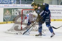 DEL - Eishockey - ERC Ingolstadt - Adler Mannheim - Saison 2015/2016 - Emery Raymond Torwart(#30 Mannheim) - Tomas Kubalik (#81 ERC Ingolstadt) - Foto: Meyer Jürgen