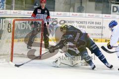 DEL - Eishockey - ERC Ingolstadt - Adler Mannheim - Saison 2015/2016 - Danny Irmen (#19 ERC Ingolstadt) - Emery Raymond Torwart(#30 Mannheim) - Foto: Meyer Jürgen