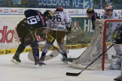 DEL - Eishockey - ERC Ingolstadt - Schwenninger Wild Wings - Saison 2015/2016 - Danny Irmen (#19 ERC Ingolstadt) - Patrick Pohl (#26 Schwenningen) - Foto: Jürgen Meyer