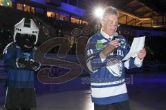 DEL - Eishockey - ERC Ingolstadt - Iserlohn Roosters - Saison 2015/2016 - Hans Fischer bei der Begrüßung der Zuschauer - Foto: Meyer Jürgen