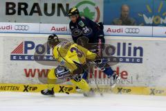 DEL - Eishockey - ERC Ingolstadt - Krefeld Pinguine - Saison 2015/2016 - Benedikt Kohl (#34 ERC Ingolstadt) - Sonnenburg Kyle (#34 Krefeld) - Foto: Jürgen Meyer