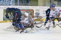 DEL - Eishockey - ERC Ingolstadt - Adler Mannheim - Saison 2015/2016 - Emery Raymond Torwart(#30 Mannheim) - Tomas Kubalik (#81 ERC Ingolstadt) - Foto: Meyer Jürgen