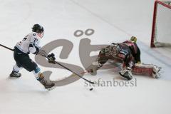 DNL2-Finale - ERC Ingolstadt - Jungpanther - Iserlohn Roosters - Semmler Christian weiss ERC Ingolstadt - Figge Justin Torwart Iserlohn -  Saison 2015/2016 - Foto: Meyer Jürgen