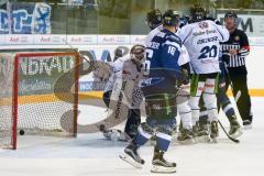 DEL - Eishockey - ERC Ingolstadt - Straubing Tigers - Saison 2016/2017 - Meinungsverschiedenheit zwischen Oblinger Alexander (#20 Straubing) - und Martin Buchwieser (#16 ERCI) -  - Foto: Meyer Jürgen