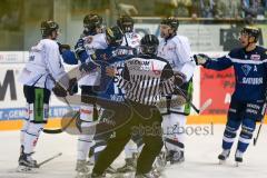 DEL - Eishockey - ERC Ingolstadt - Straubing Tigers - Saison 2016/2017 - Meinungsverschiedenheit zwischen Oblinger Alexander (#20 Straubing) - und Martin Buchwieser (#16 ERCI) -  - Foto: Meyer Jürgen