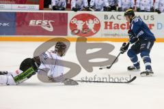 DEL - Eishockey - ERC Ingolstadt - Straubing Tigers - Saison 2016/2017 - Danny Irmen (#19 ERCI) passt zu Thomas Oppenheimer (#8 ERCI) der den 1:1 Ausgleichstreffer macht - Foto: Meyer Jürgen