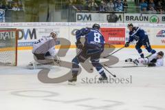 DEL - Eishockey - ERC Ingolstadt - Straubing Tigers - Saison 2016/2017 - Danny Irmen (#19 ERCI) passt zu Thomas Oppenheimer (#8 ERCI) der den 1:1 Ausgleichstreffer macht - Climie Matthew Torwart (#33 Straubing) - Jubel - Foto: Meyer Jürgen