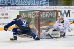 DEL - Eishockey - ERC Ingolstadt - Straubing Tigers - Saison 2016/2017 - Danny Irmen (#19 ERCI) passt zu Thomas Oppenheimer (#8 ERCI) der den 1:1 Ausgleichstreffer macht - Climie Matthew Torwart (#33 Straubing) - Jubel - Foto: Meyer Jürgen