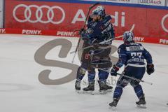 Penny DEL - Pre-Playoff - Spiel 2 - Eishockey - Saison 2021/22 - ERC Ingolstadt - Kölner Haie - Der 2:0 Führungsteffer durch Brandon Defazio (#24 ERCI) - Daniel Pietta (#86 ERCI) - jubel -  Chris Bourque (#77 ERCI) - Foto: Jürgen Meyer