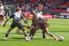 3. Liga; FC Ingolstadt 04 - VfL Osnabrück; Zweikampf Kampf um den Ball Marcel Costly (22, FCI) Wagner Fridolin (26 VFL) Kammerbauer Patrick (31 VFL)