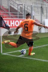 3.Liga - Saison 2023/2024 - Freundschaftsspiel - FC Ingolstadt 04 - SpVgg Unterhaching - Leon Guwara (Nr.6 - FCI) beim Eckball - Foto: Meyer Jürgen