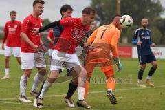 Kreisliga - Saison 2025/26- SV Hundszell - TV Münchsmünster - Lukas Konradi rot Hundszell -  - Leo Kreitmayer blau Münchsmünster - Florian Wagner Torwart Münchsmünster - Foto: Meyer Jürgen