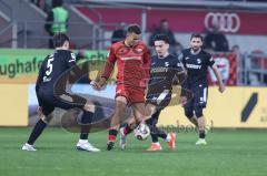 3. Liga; FC Ingolstadt 04 - SC Verl; Zweikampf Kampf um den Ball Marcel Costly (22, FCI) Ens Martin (5 Verl) Gayret Timur (30 Verl)