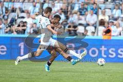 3. Liga; TSV 1860 München - FC Ingolstadt 04; Zweikampf Kampf um den Ball Torchance verpasst Marcel Costly (22, FCI) Voet Siemen (3 TSV)