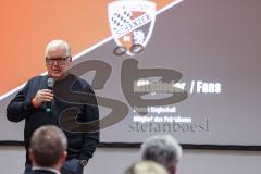 3. Liga; FC Ingolstadt 04 - Mitgliederversammlung, Wahl des Präsidiums; Vorsitzender des Vorstandes Peter Jackwerth (FCI) auf der Bühne, Vorstellung