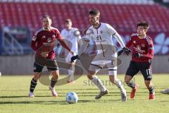 Testspiel; 1. FC Nürnberg - FC Ingolstadt 04 - Zweikampf Kampf um den Ball Max Besuschkow (17, FCI) Justvan Julian (10 FCN) Castrop Jens (17 FCN)