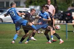 Kreisliga - Saison 2026/27 - SV Hundszell - SV Menning - Manuel Wittmann blau Hundszell - Florian Reszler schwarz Menning  - Foto: Meyer Jürgen