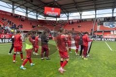 3. Liga; FC Ingolstadt 04 - SV Waldhof Mannheim; Spieler bedanken sich bei den Fans für die Saison, Sieg Jubel Freude 5:1 Banner
