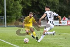 Toto-Pokal - VfB Forstinning - FC Ingolstadt 04; Lukas Fröde (34, FCI) auf dem Weg zu TW Heidfeld, Michael (1)