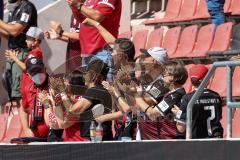 2.BL; FC Ingolstadt 04 - 1. FC Heidenheim; Fans Fankurve Beifall Klatschen zu den Spielern