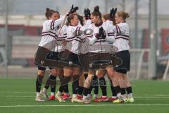 *** 2. Bundesliga Frauen - Saison 2025/26 - FC Ingolstadt 04 Frauen - SV Meppen - Abklatschen vor dem Spiel - XXXXX - Foto: Meyer Jürgen