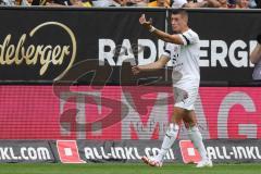 3. Liga; SG Dynamo Dresden - FC Ingolstadt 04; fordert den Ball Mladen Cvjetinovic (19, FCI)