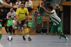 Lotto Bayern Hallencup - Lindenkreuzhalle Saison 2024/25 - FC Hitzhofen - SV Manching - Maik Wnendt gelb Hitzhofen - Romeo Öxler grün Manching - Foto: Meyer Jürgen