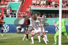 DFB-Pokal; FC Ingolstadt 04 - 1. FC Kaiserslautern; Torchance verpasst Kopfball Simon Lorenz (32, FCI) Sebastian Grönning (11, FCI) Heuer Jannis (24 FCK) Torwart Krahl Julian (1 FCK) Hanslik Daniel (19 FCK)