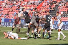 3. Liga; FC Ingolstadt 04 - Rot-Weiss Essen; Zweikampf Kampf um den Ball Simon Lorenz (32, FCI) Lukas Fröde (34, FCI) Sebastian Grönning (11, FCI) Rios Alonso José-Enrique (23 RWE) Kaparos Jimmy (8 RWE)