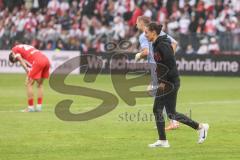 3. Liga; Energie Cottbus - FC Ingolstadt 04; Tor Jubel Treffer Yannick Deichmann (20, FCI) alle laufen zum Torschützen, auch Cheftrainerin Sabrina Wittmann (FCI) Torwart Marius Funk (1, FCI)
