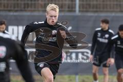 3. Liga; 1. Training nach Winterpause, 2023 FC Ingolstadt 04; Tobias Bech (11, FCI)