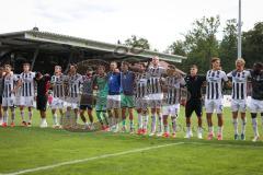 3. Liga - Saison 2026/27 - SC Sonnenhof Großaspach - FC Ingolstadt 04 - Die Mannschaft bedankt sich bei den mitgereisten Fans - jubel - Foto: Meyer Jürgen