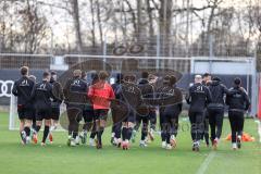 3. Liga; FC Ingolstadt 04 - Trainingsauftakt im Audi Sportpark, Trainingsgelände; Warmlaufen am Trainingsplatz