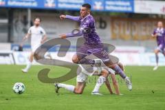 Toto-Pokal; SV Wacker Burghausen - FC Ingolstadt 04; Zweikampf Kampf um den Ball Ognjen Drakulic (30, FCI) Luca Paul Schulten (18 SVWB)