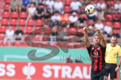 DFB-Pokal; FC Ingolstadt 04 - 1. FC Kaiserslautern; Niclas Dühring (18, FCI) Einwurf